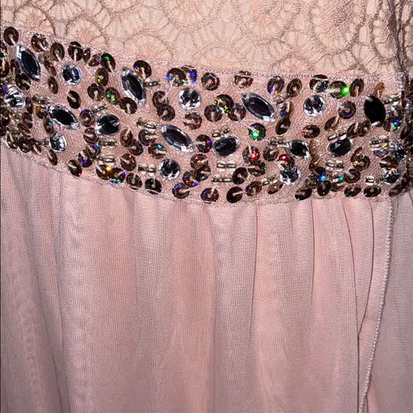 Pink dress - Picture 3 of 4